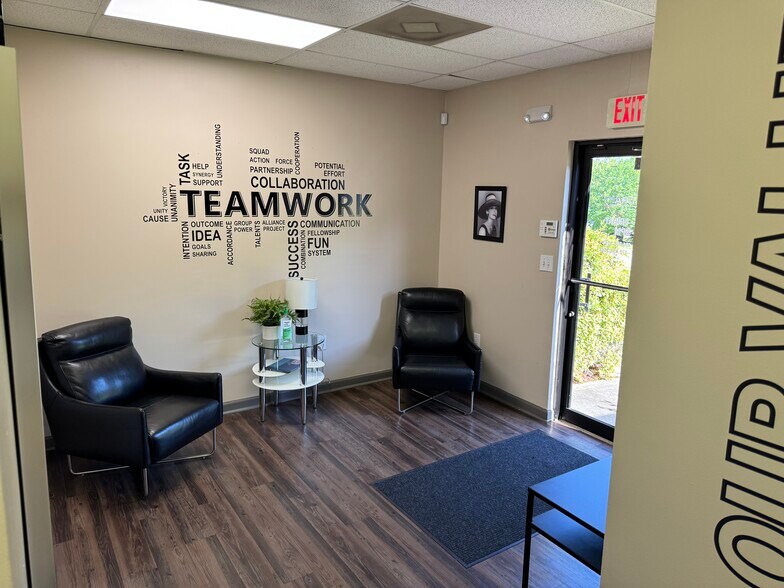 More Photos Of 118 Park West Dr, McDonough Showroom For Lease