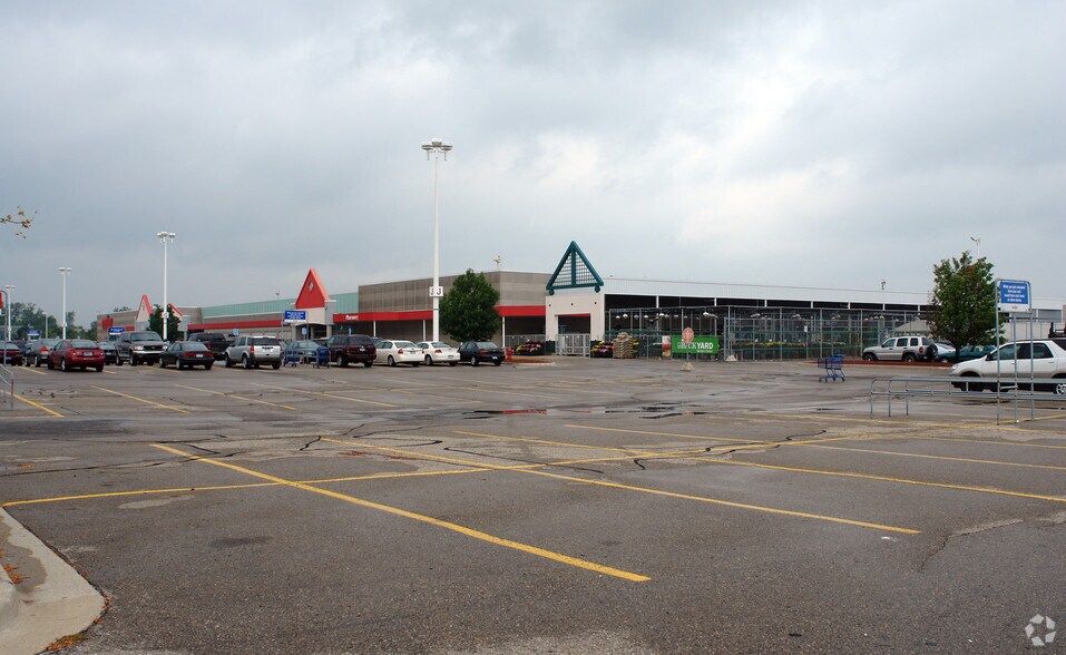 More Photos Of 49900 Grand River Ave, Wixom General Retail For Sale