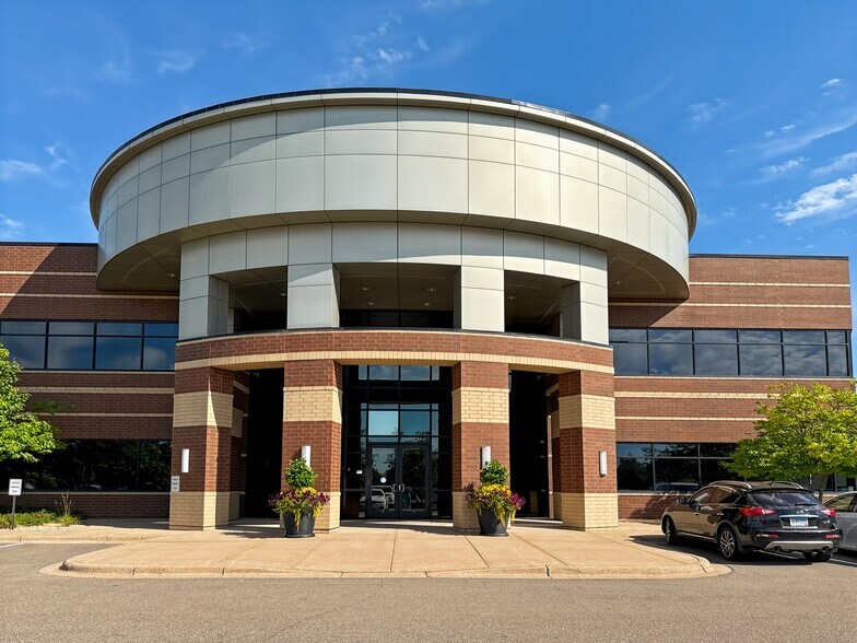 More Photos Of 8530 Eagle Point Blvd, Lake Elmo Coworking Space