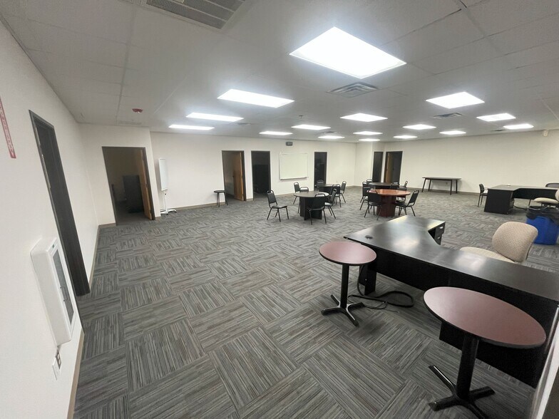 More Photos Of 1608 Royston Ln, Pflugerville Office For Sale