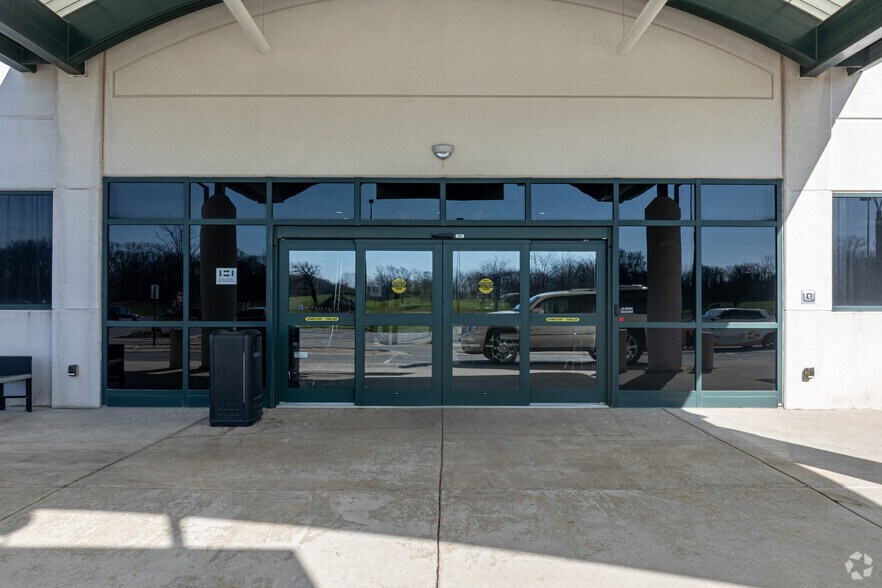 More Photos Of 2150 Gettler St, Dyer Medical For Lease