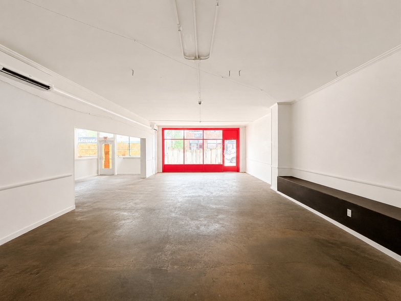 More Photos Of 2625 Shelby St, Indianapolis Storefront For Lease
