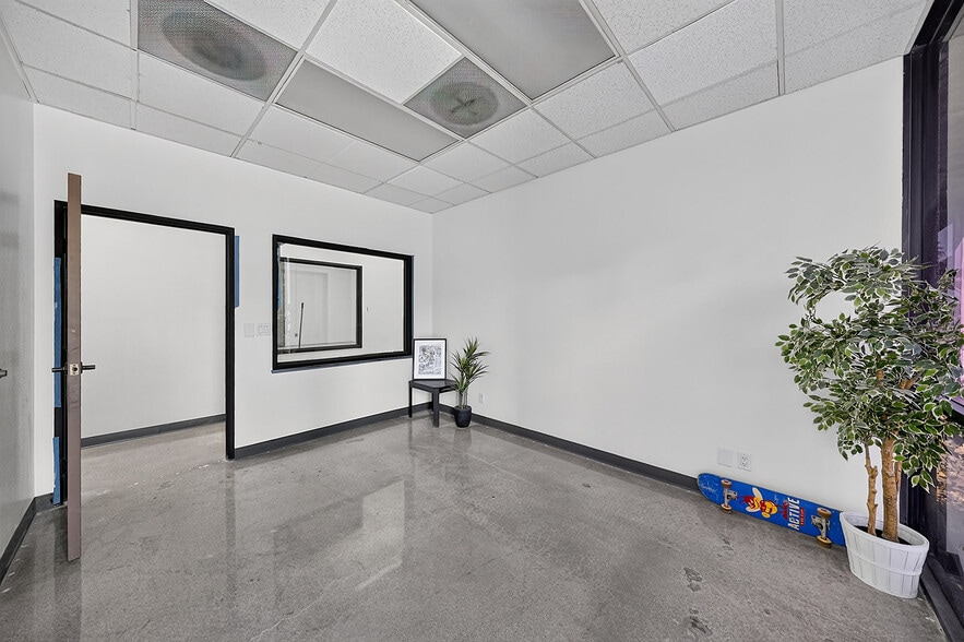 More Photos Of 550-590 E Arrow Hwy, San Dimas Warehouse For Lease