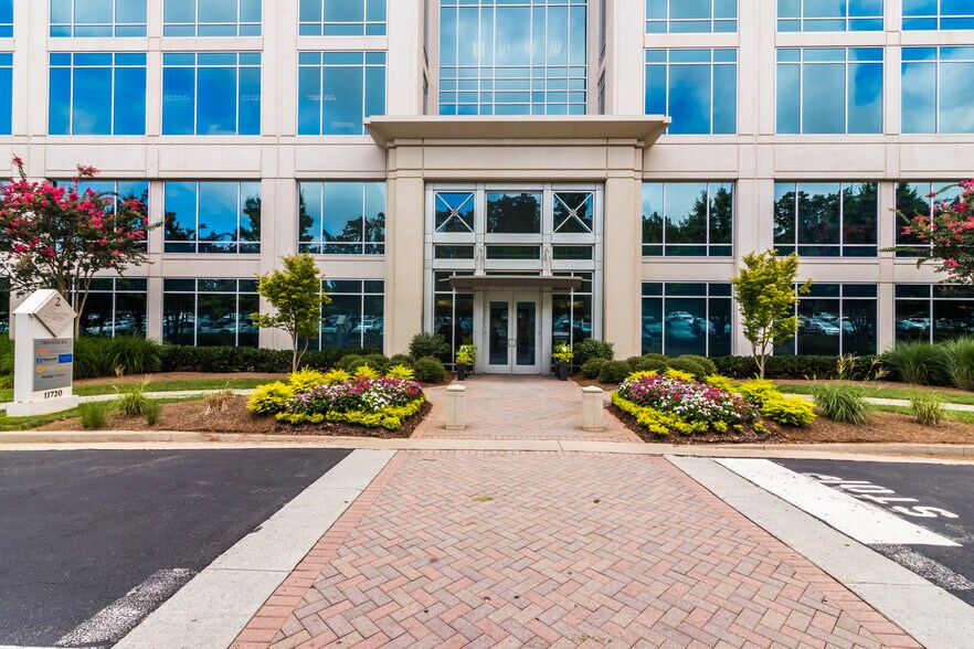 More Photos Of 11720 Amberpark Dr, Alpharetta Unknown For Lease