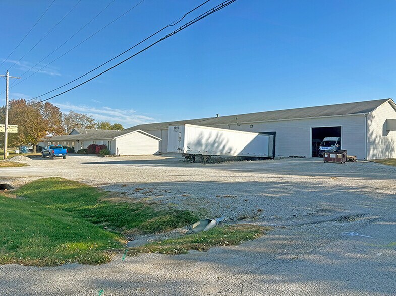 Primary Photo Of 1325 N Broad St, Carlinville Warehouse For Lease