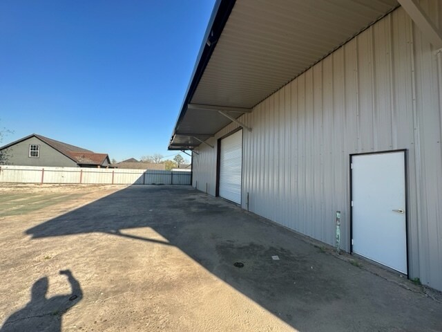 More Photos Of 7902 Irvington, Houston Warehouse For Sale