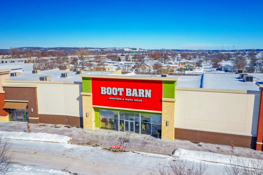 More Photos Of 3271 Market Place Dr, Council Bluffs General Retail For Lease