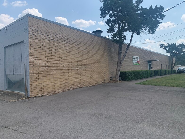 More Photos Of 210 Omohundro Pl, Nashville Service For Lease