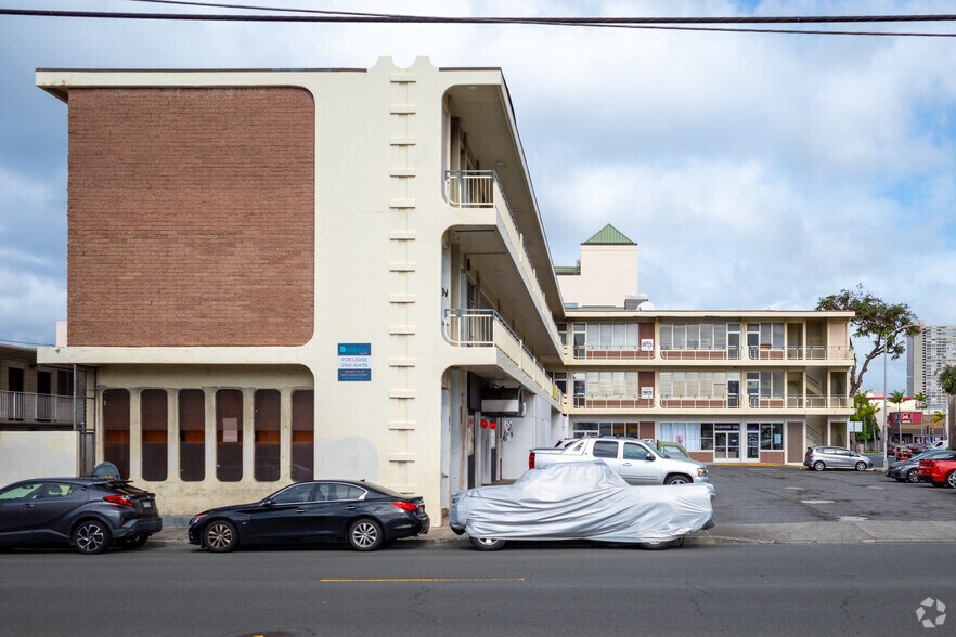 More Photos Of 2065 S King St, Honolulu Storefront Retail Office For Lease
