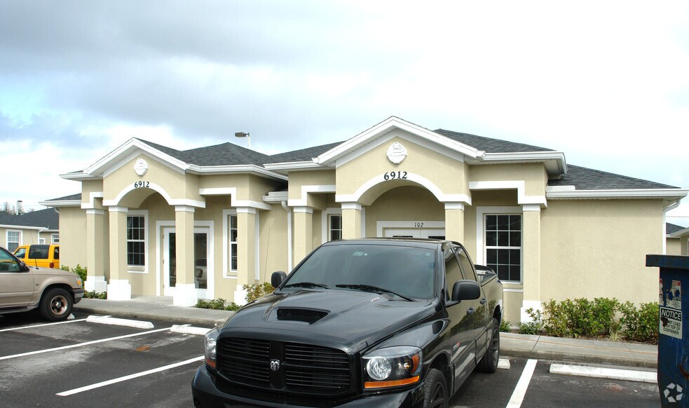 More Photos Of 6912 W Linebaugh Ave, Tampa Medical For Lease