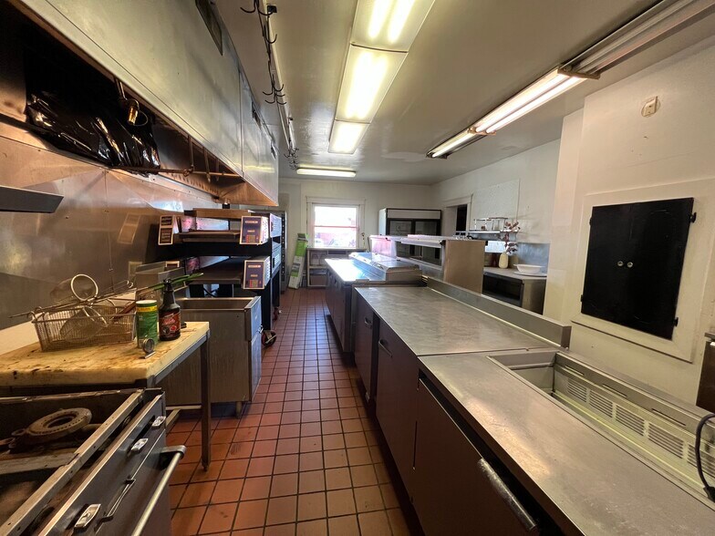 More Photos Of 4905 W Tuscarawas St, Canton Restaurant For Lease