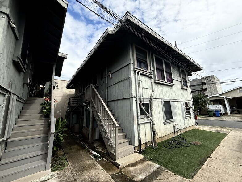 More Photos Of 946 Winant St, Honolulu Apartments For Sale