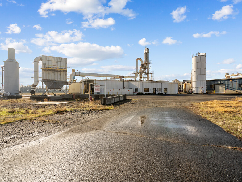 Primary Photo Of 405 Hoosier, Stanfield Warehouse For Sale