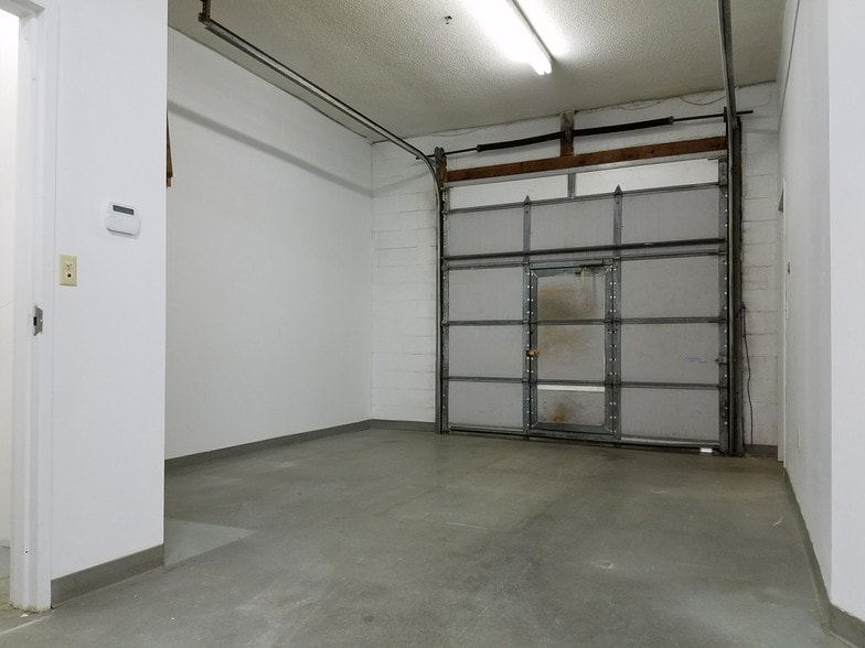 More Photos Of 400 Chapel Rd, South Windsor Light Manufacturing For Sale