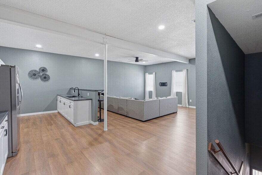 More Photos Of 302 N Main St, Newton Office Residential For Sale