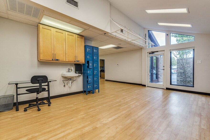 More Photos Of 711 W 38th St, Austin Unknown For Lease