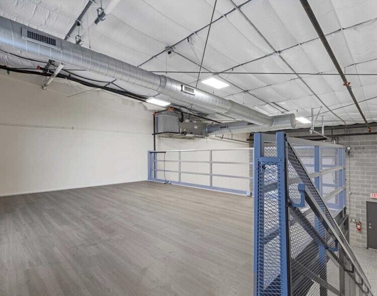 More Photos Of 2100 Double Creek Dr, Round Rock Warehouse For Lease