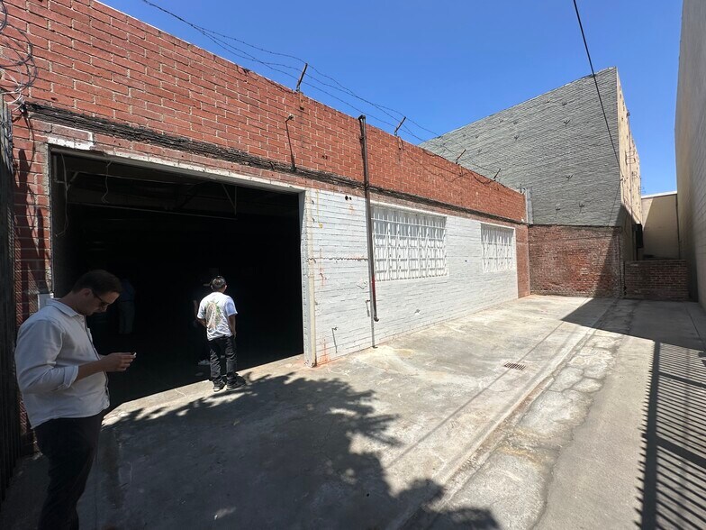 More Photos Of 3850 Broadway Pl, Los Angeles Warehouse For Lease