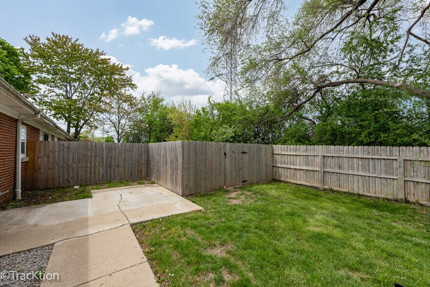 More Photos Of 565 E Saint Charles Rd, Carol Stream Healthcare For Sale