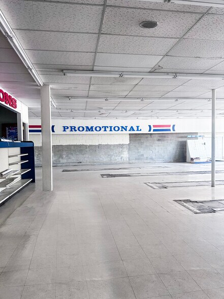 More Photos Of 727 Anderson St, Belton Storefront Retail Office For Lease