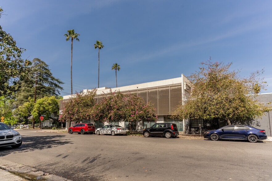 More Photos Of 14551-14555 Hamlin St, Van Nuys Medical For Sale