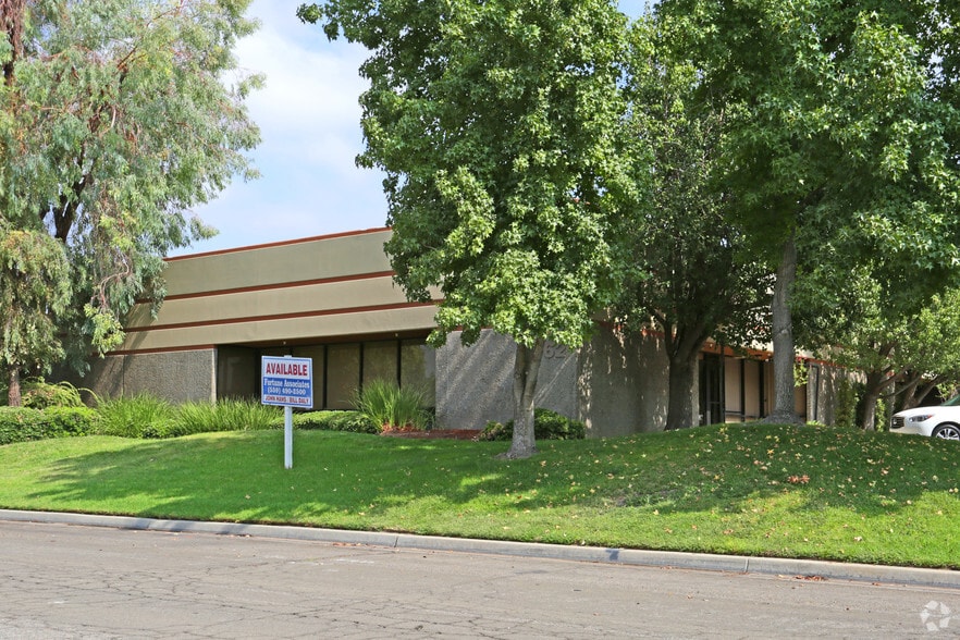 More Photos Of 4762 W Jennifer Ave, Fresno Warehouse For Lease