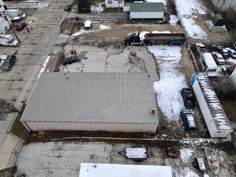 More Photos Of 3400 W Kiehnau Ave, Milwaukee Light Distribution For Lease