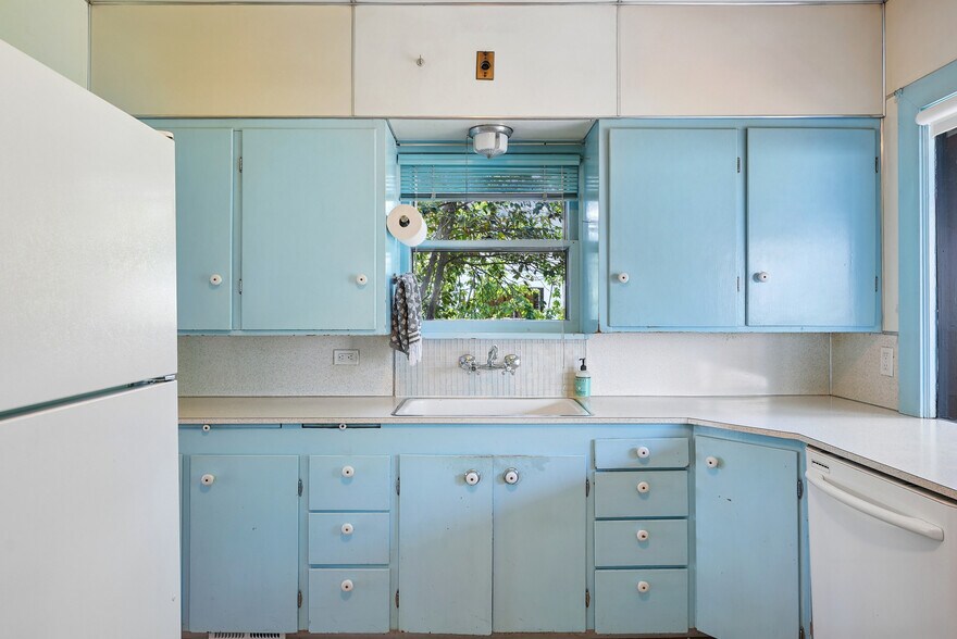 More Photos Of 2105 SE Ochoco St, Portland Office For Sale