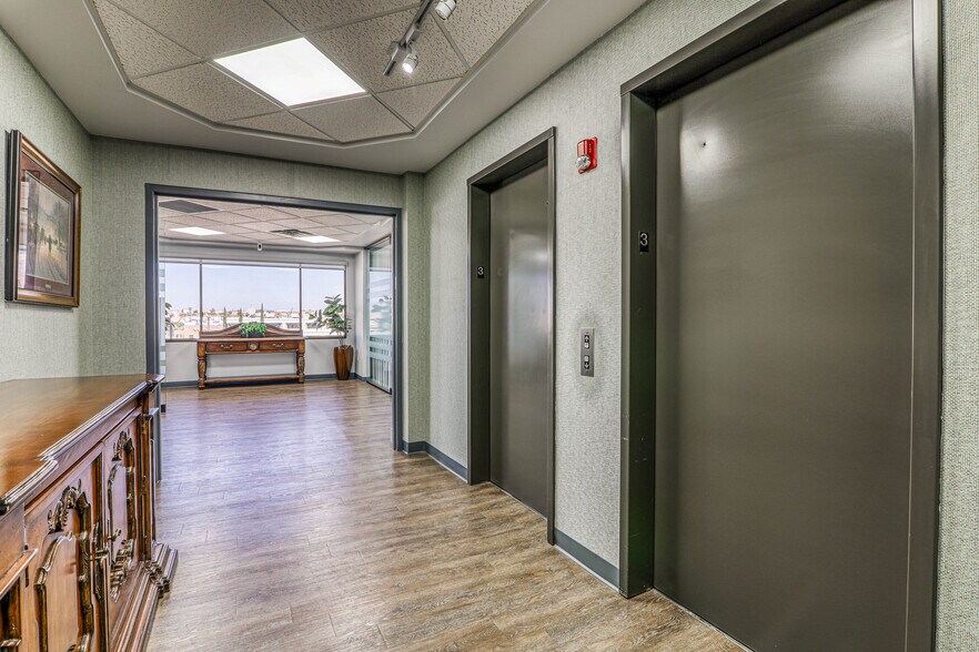 More Photos Of Sundland Park & Mesa Hills Dr., El Paso Office For Lease