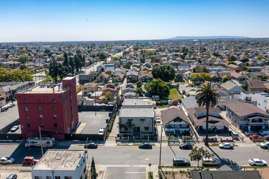 More Photos Of 814-816 1/2 W 47th St, Los Angeles Apartments For Sale
