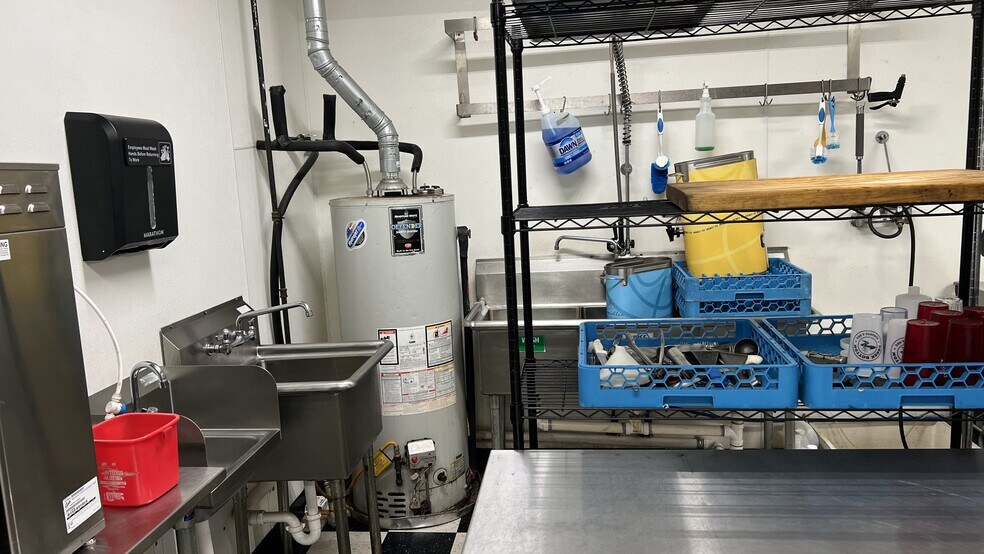 More Photos Of 1107 NW 32nd St, Newcastle Restaurant For Sale