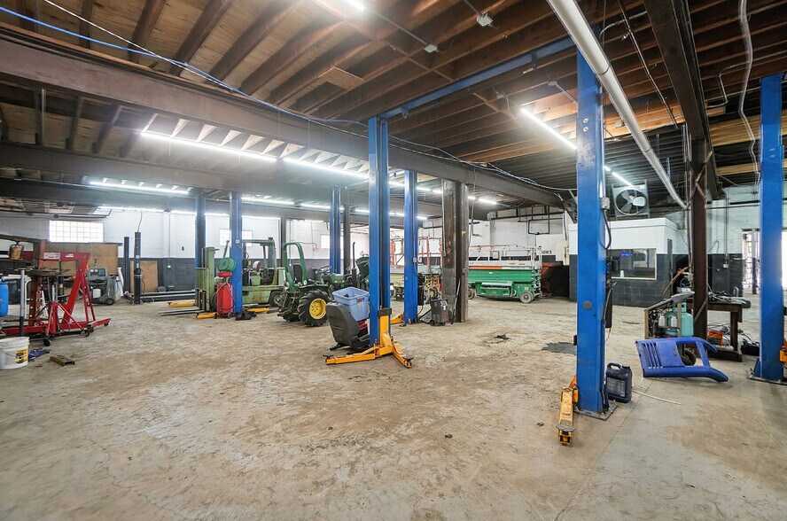 More Photos Of 603 S Broadway St, Dayton Warehouse For Sale