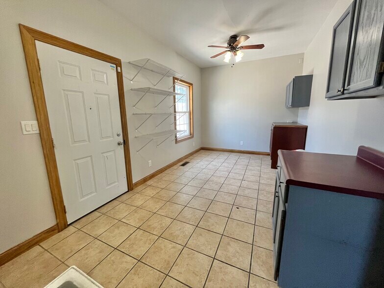 More Photos Of 1085 W Main St, Troy Medical For Sale