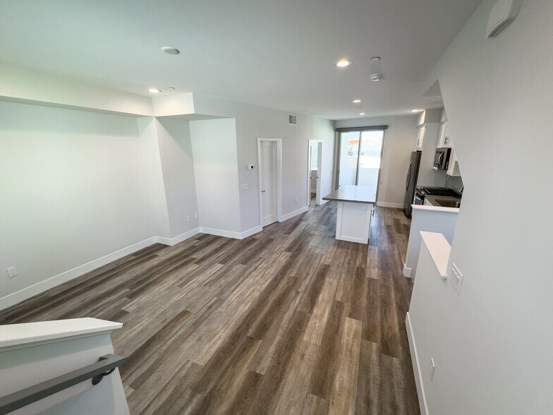 More Photos Of 1420 Pacific Beach Dr, San Diego Apartments For Sale