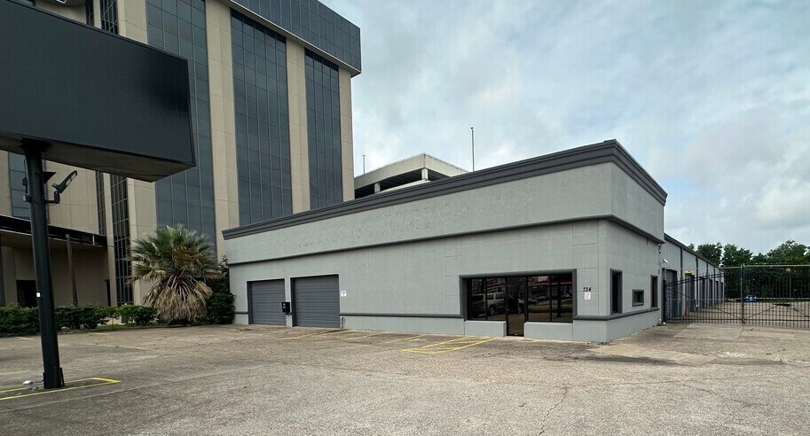 Primary Photo Of 734 S Hwy 6, Houston Warehouse For Lease