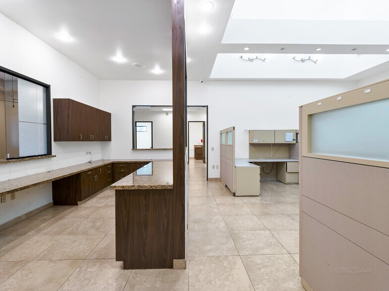 More Photos Of 714 S Peek Rd, Katy Medical For Lease