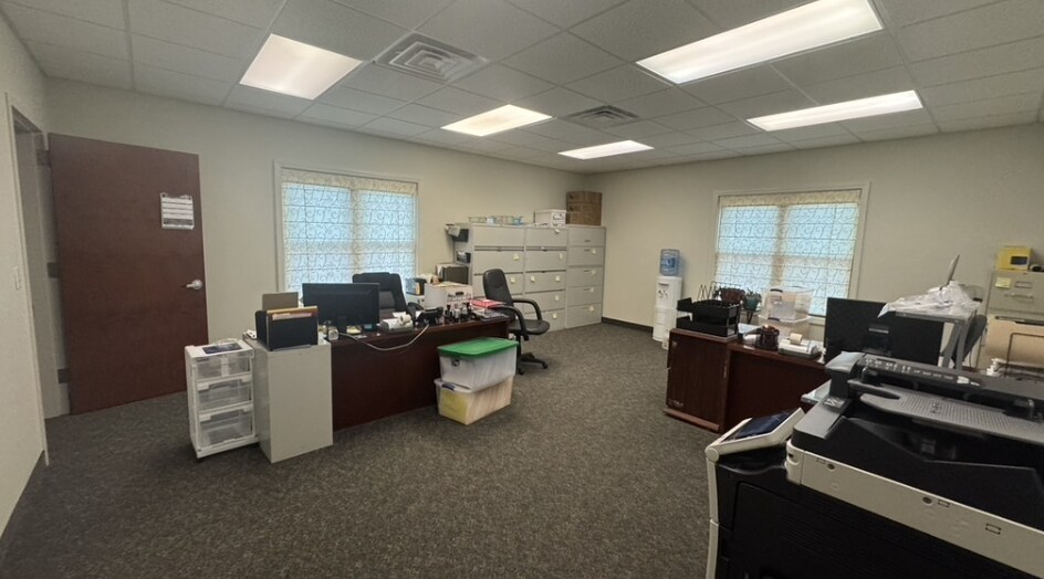 More Photos Of 24 Elise St, Westfield Flex For Lease