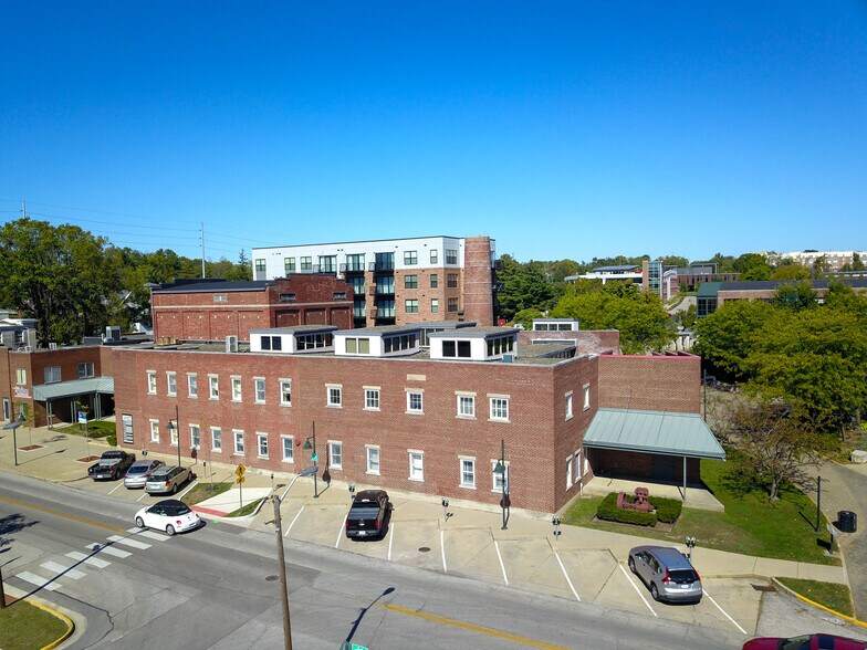 More Photos Of 400 W 7th St, Bloomington Office For Lease