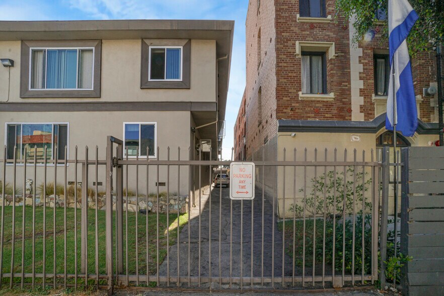 More Photos Of 228 S Mariposa Ave, Los Angeles Apartments For Sale