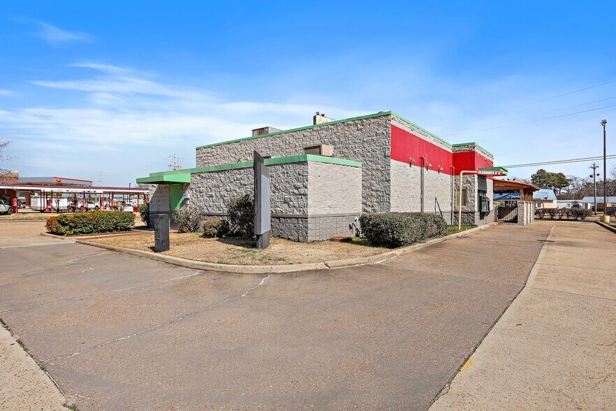 More Photos Of 127 S Pearson Rd, Jackson Fast Food For Lease