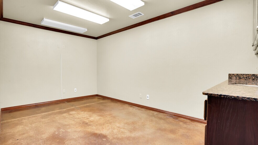 More Photos Of 2301 S Highway 77, Pauls Valley Industrial For Sale