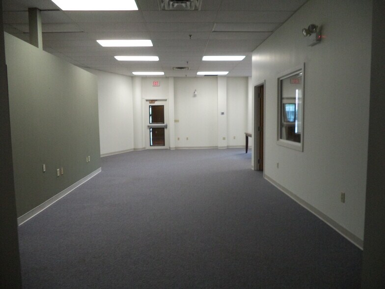More Photos Of 1117 Elm St, Manchester Office For Lease