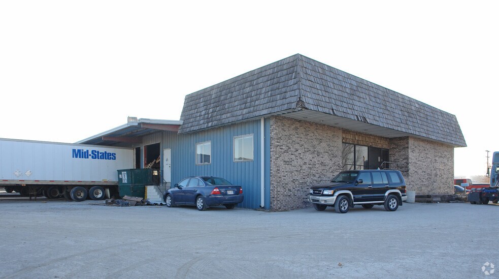 More Photos Of 3750 Fairbanks Ave, Kansas City Truck Terminal For Lease