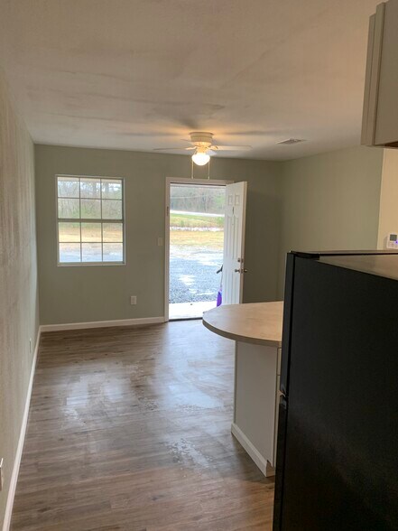 More Photos Of 2001 E 20th St, Hooks Apartments For Sale