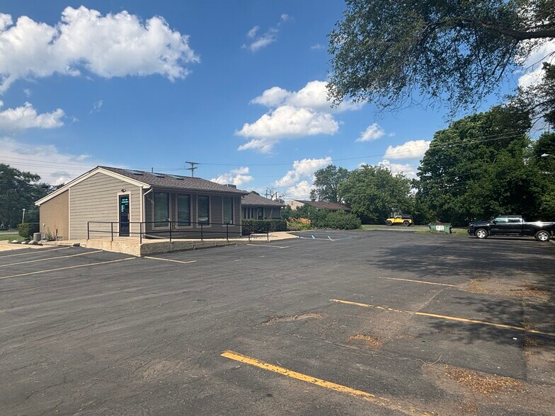 More Photos Of 5685 Highland Rd, Waterford Medical For Sale