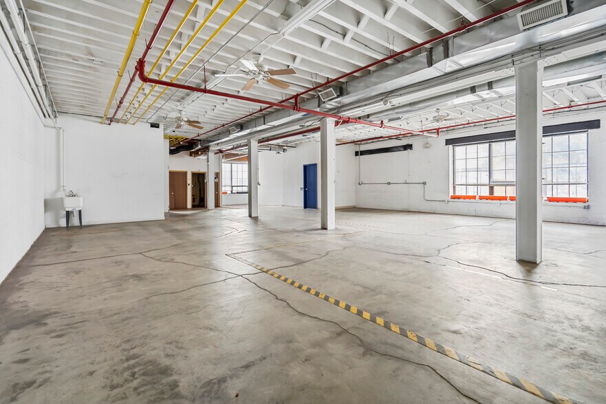 More Photos Of 1434 Fleet St, Baltimore Showroom For Lease