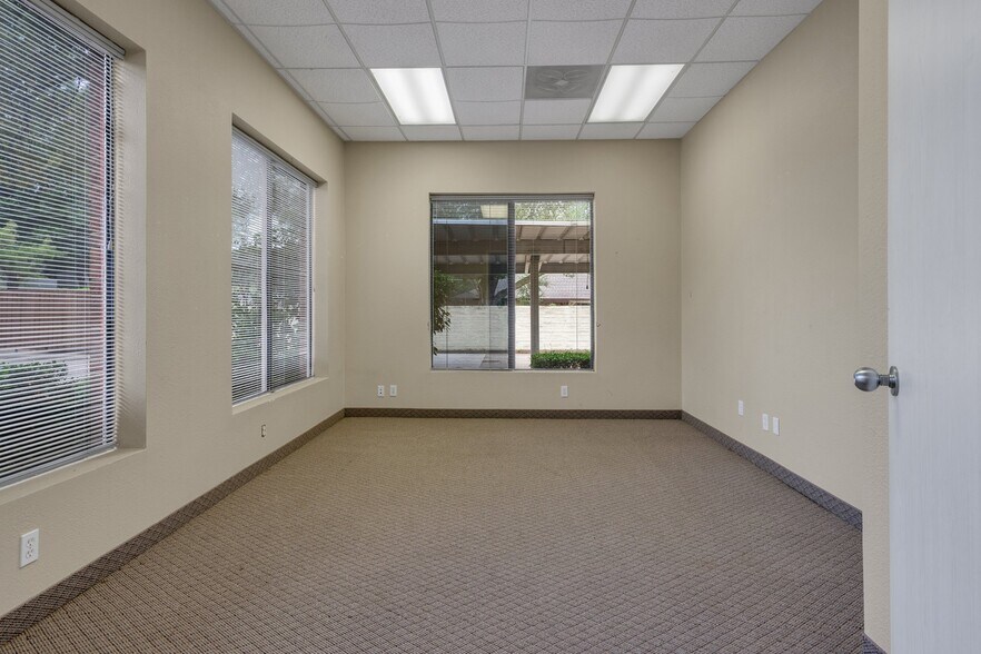 More Photos Of 1001 Hampshire Ln, Richardson Office For Lease