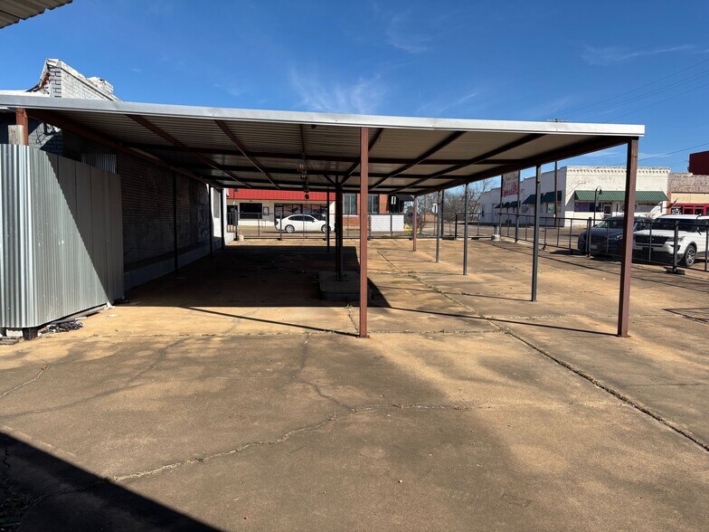 More Photos Of 9 NW Martin Luther King Ave, Idabel General Retail For Sale