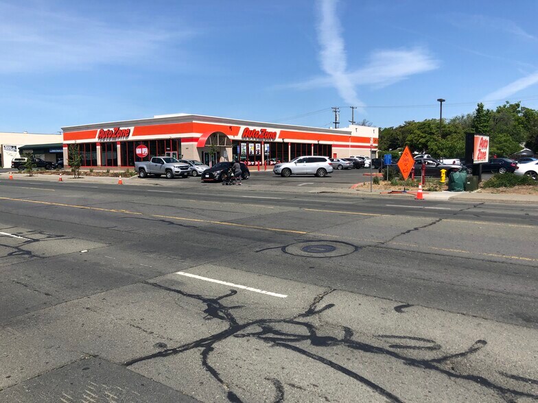 More Photos Of 1440 W Texas St, Fairfield Freestanding For Sale