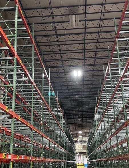 More Photos Of 5400 Perry Dr, Waterford Distribution For Lease